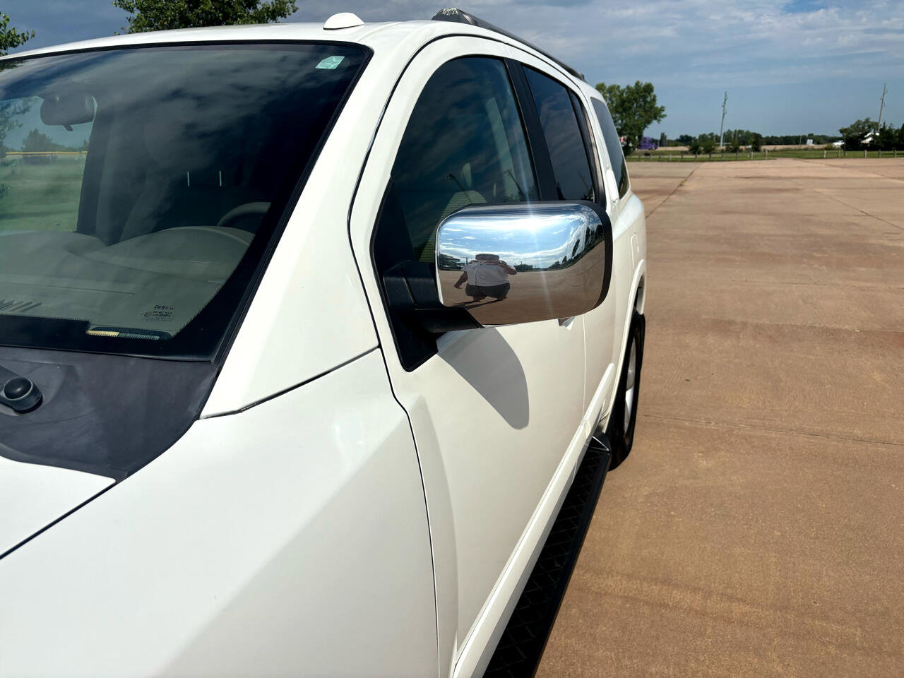 Used 2011 Nissan Armada SV image 10