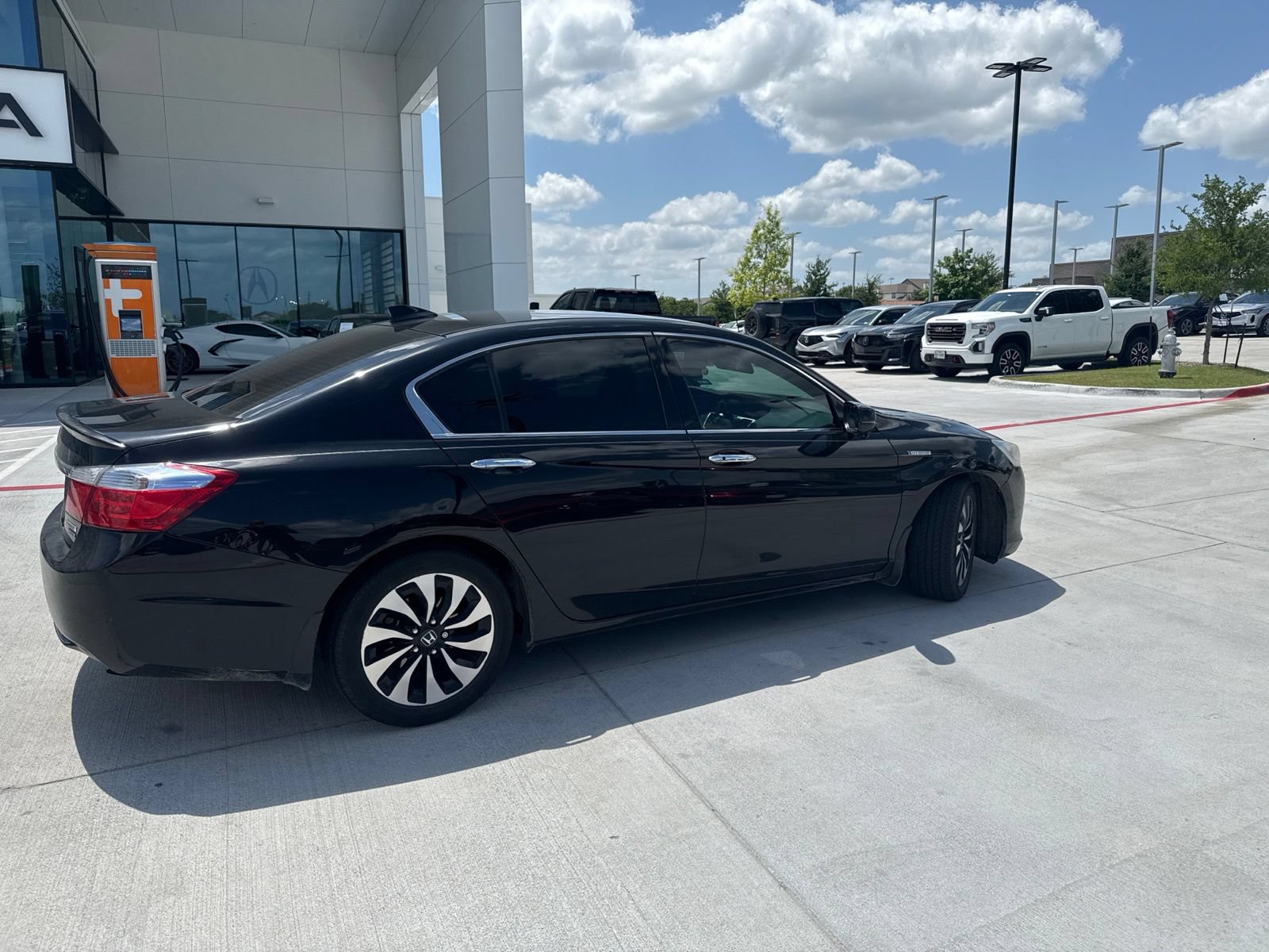 Used 2015 Honda Accord Touring image 2