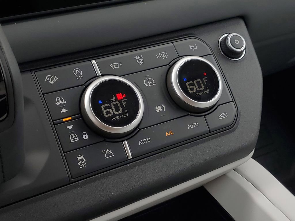 Used 2025 Land Rover Defender 130 X-Dynamic SE image 27