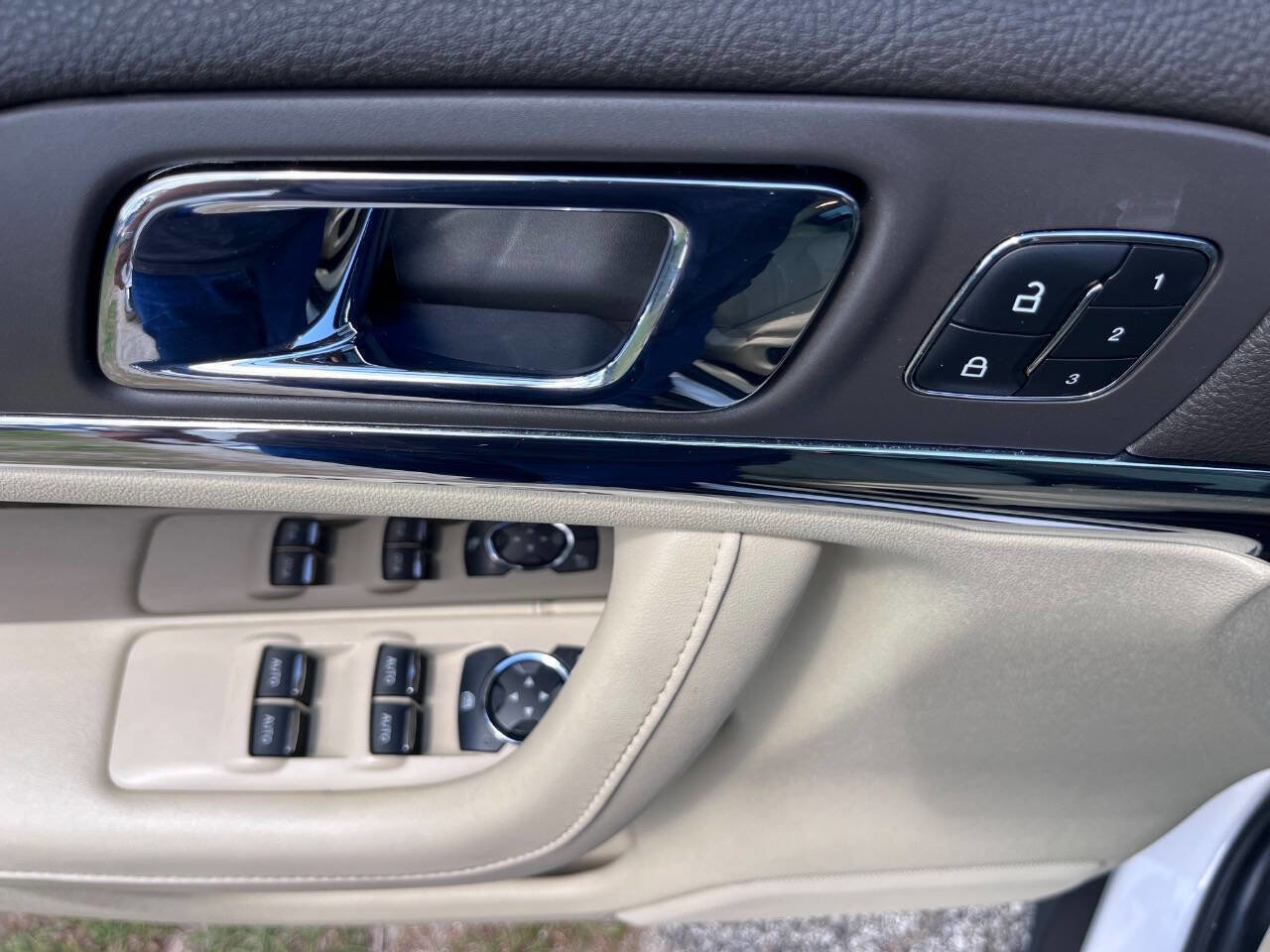 Used 2014 Lincoln MKS AWD w/ Equipment Group 201A image 33