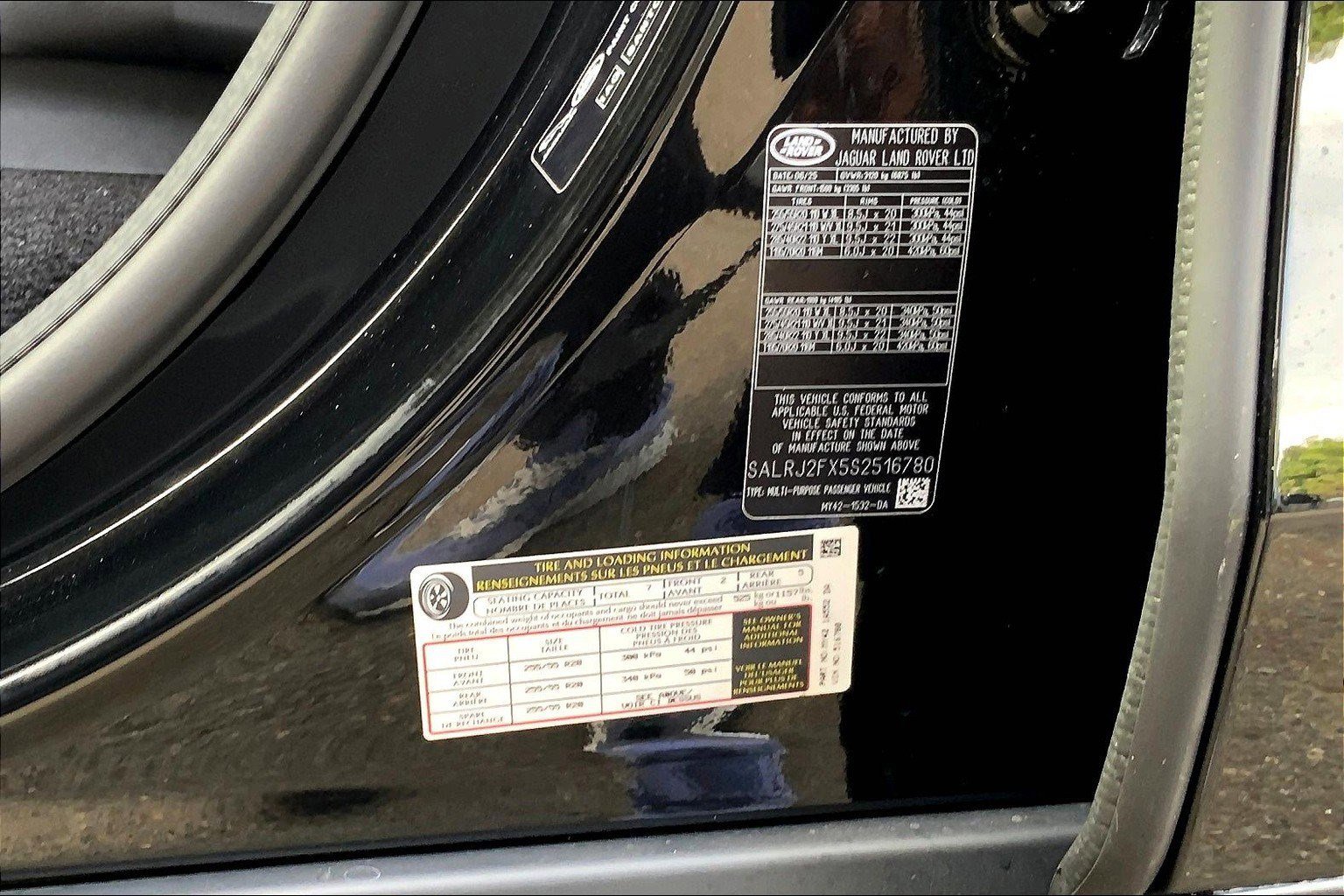 New 2025 Land Rover Discovery S image 14