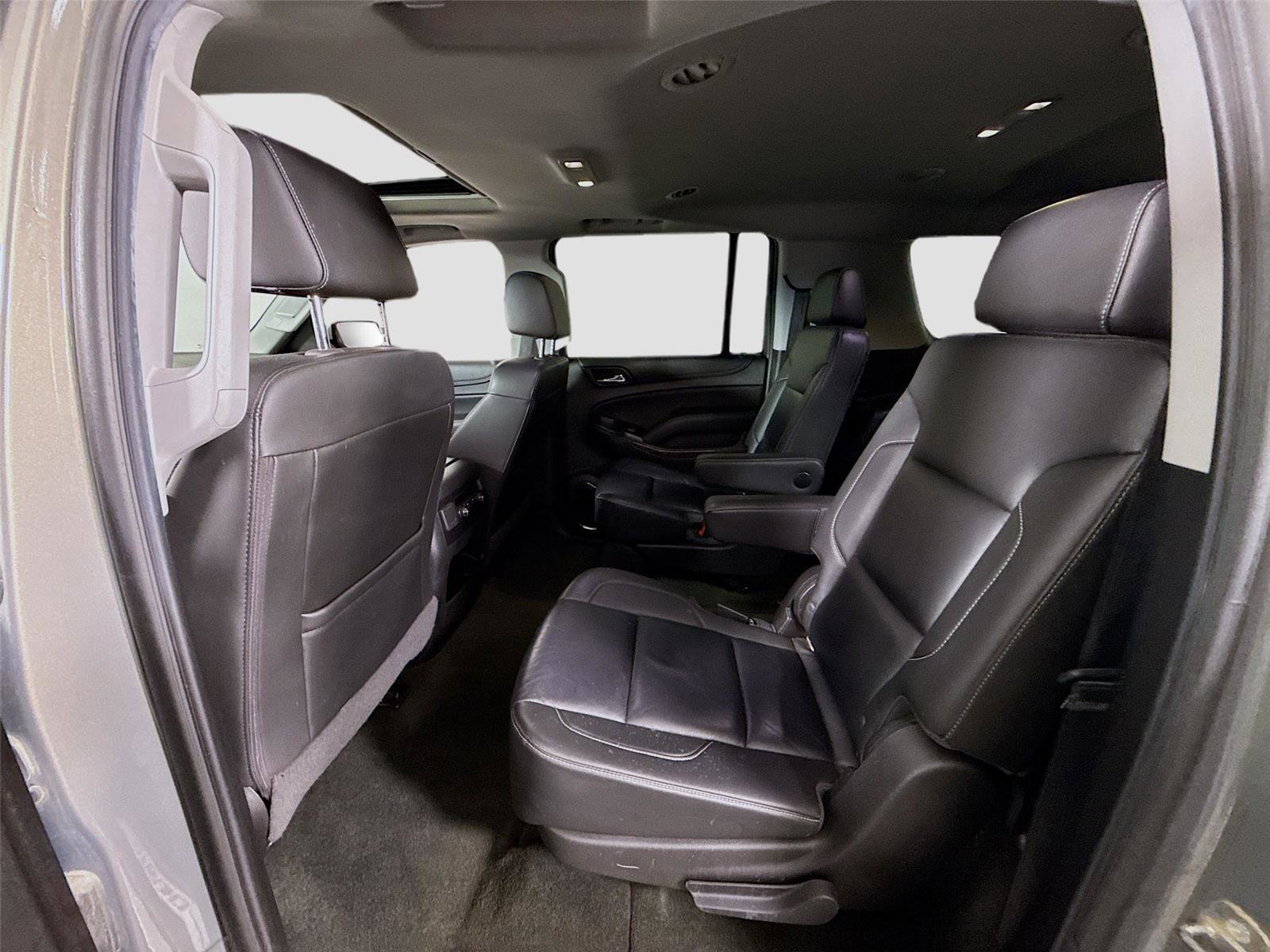 Used 2018 Chevrolet Suburban LT image 18
