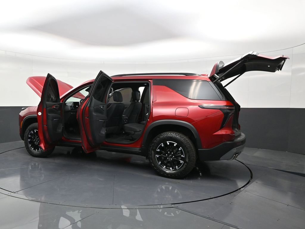 Used 2025 Chevrolet Traverse Z71 w/ Enhanced Driving Package AWD/4WD image 32