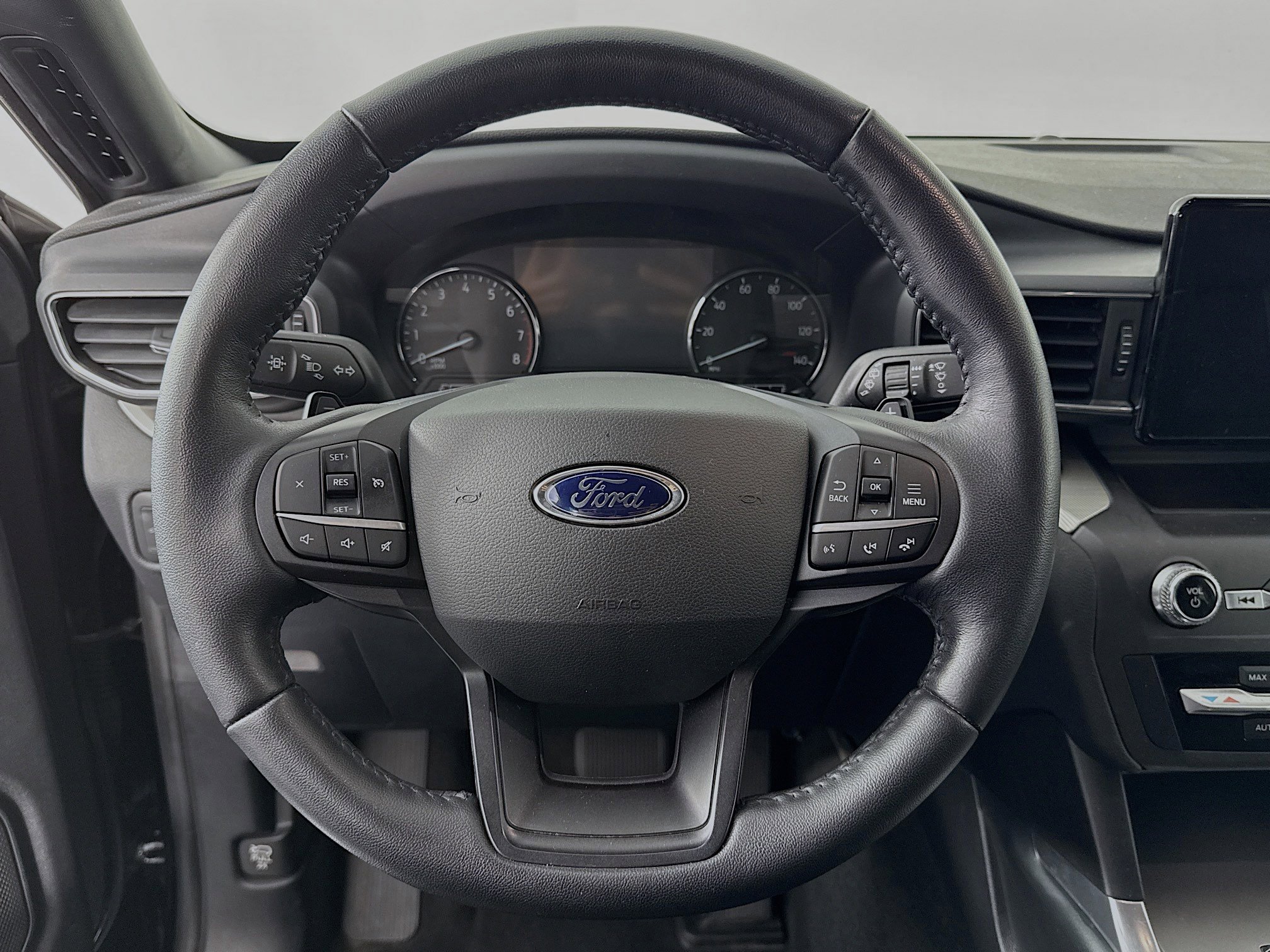Used 2020 Ford Explorer XLT w/ Equipment Group 202A AWD/4WD image 11