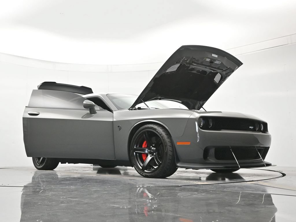 Used 2017 Dodge Challenger SRT Hellcat RWD image 50