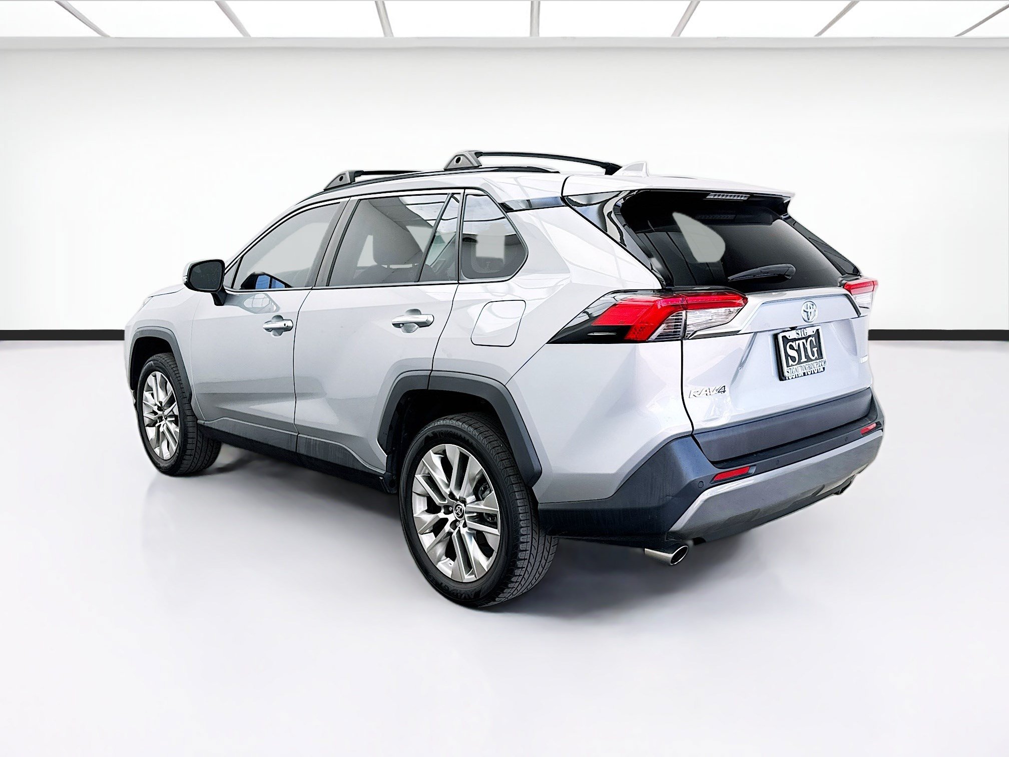 Used 2021 Toyota RAV4 Limited w/ Carpet Mat Package (TMS) FWD image 6
