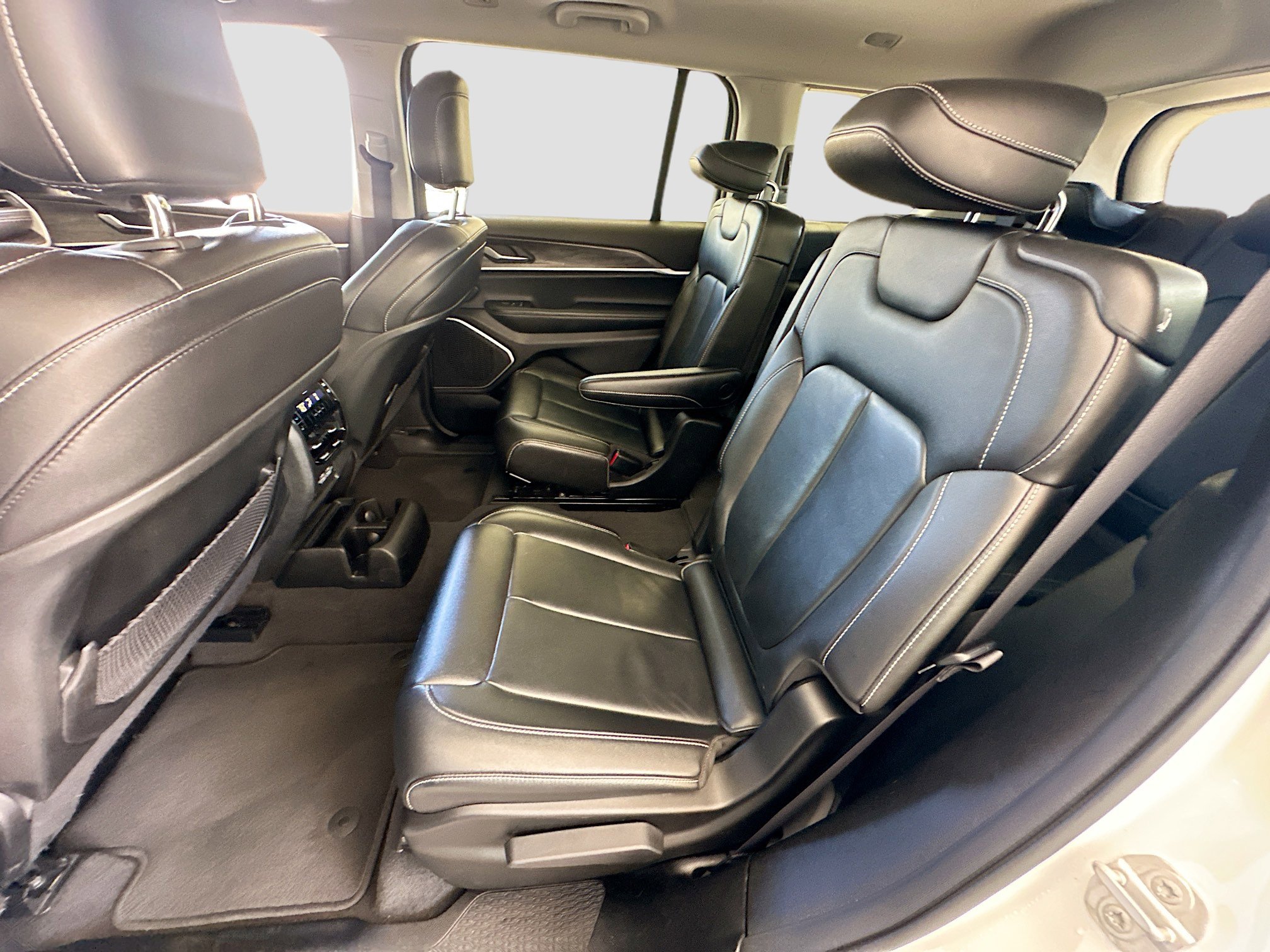 Used 2022 Jeep Grand Cherokee L Limited RWD image 21