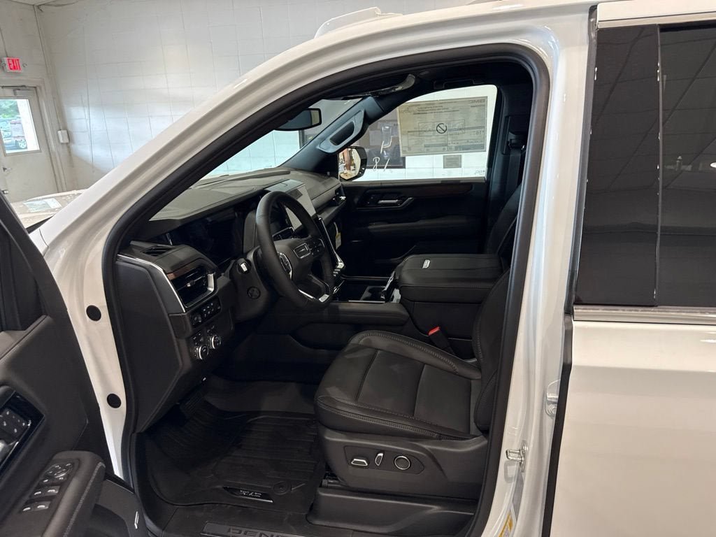 New 2026 GMC Yukon XL Denali w/ LPO, Floor Liner Package AWD/4WD image 23