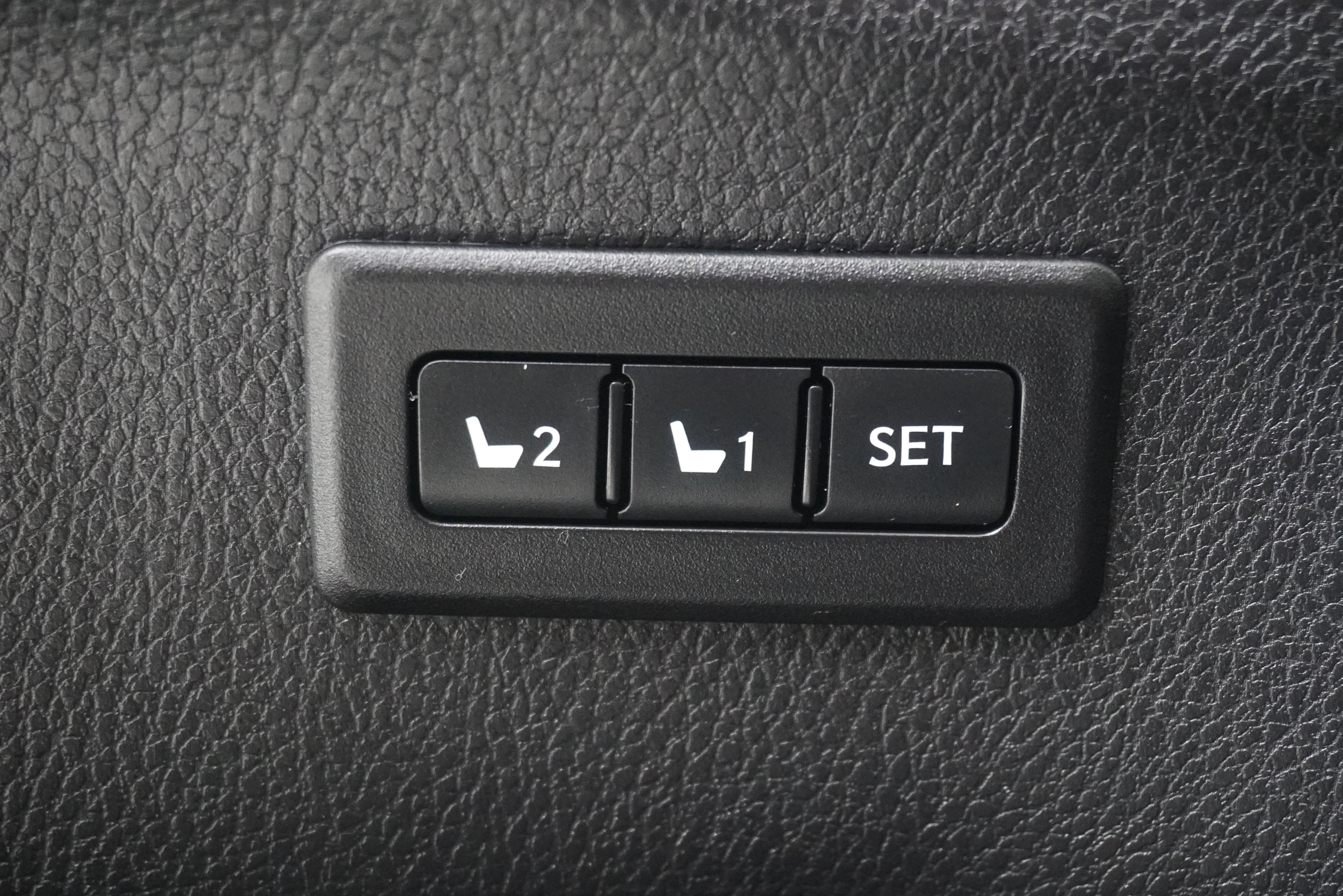 Used 2013 Toyota RAV4 Limited FWD image 16