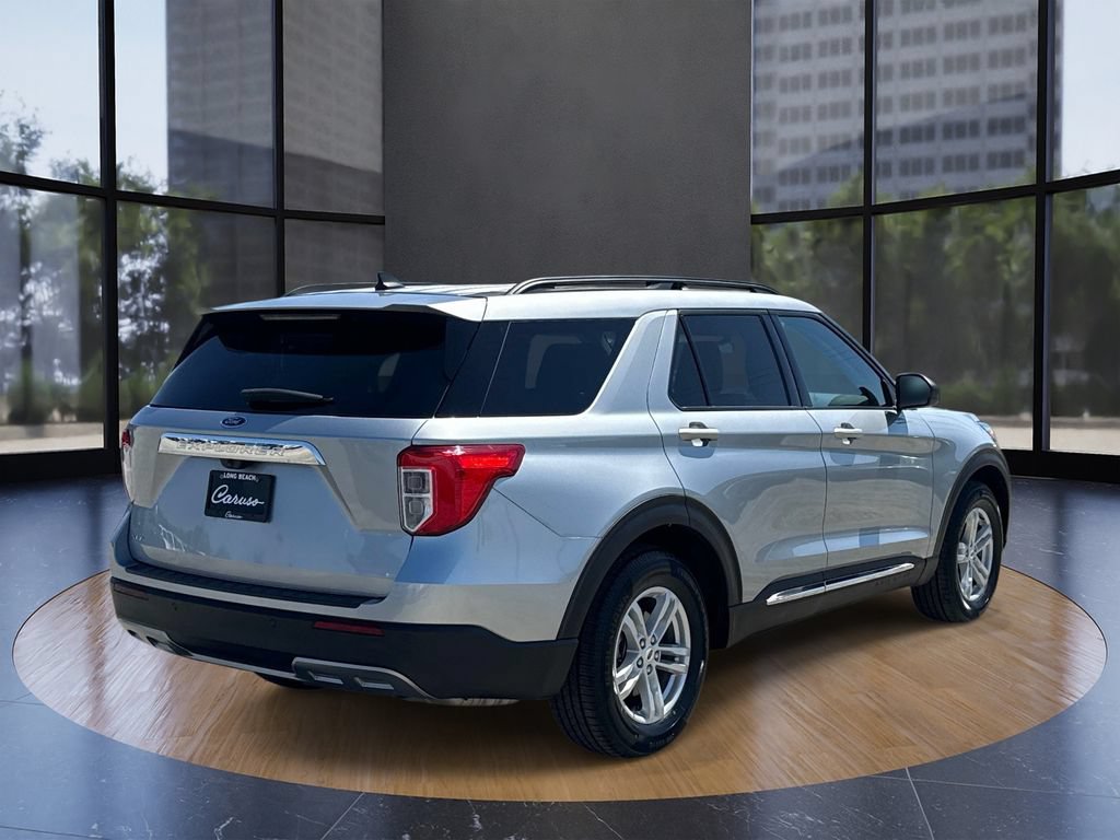 Used 2023 Ford Explorer XLT w/ Equipment Group 202A RWD image 3