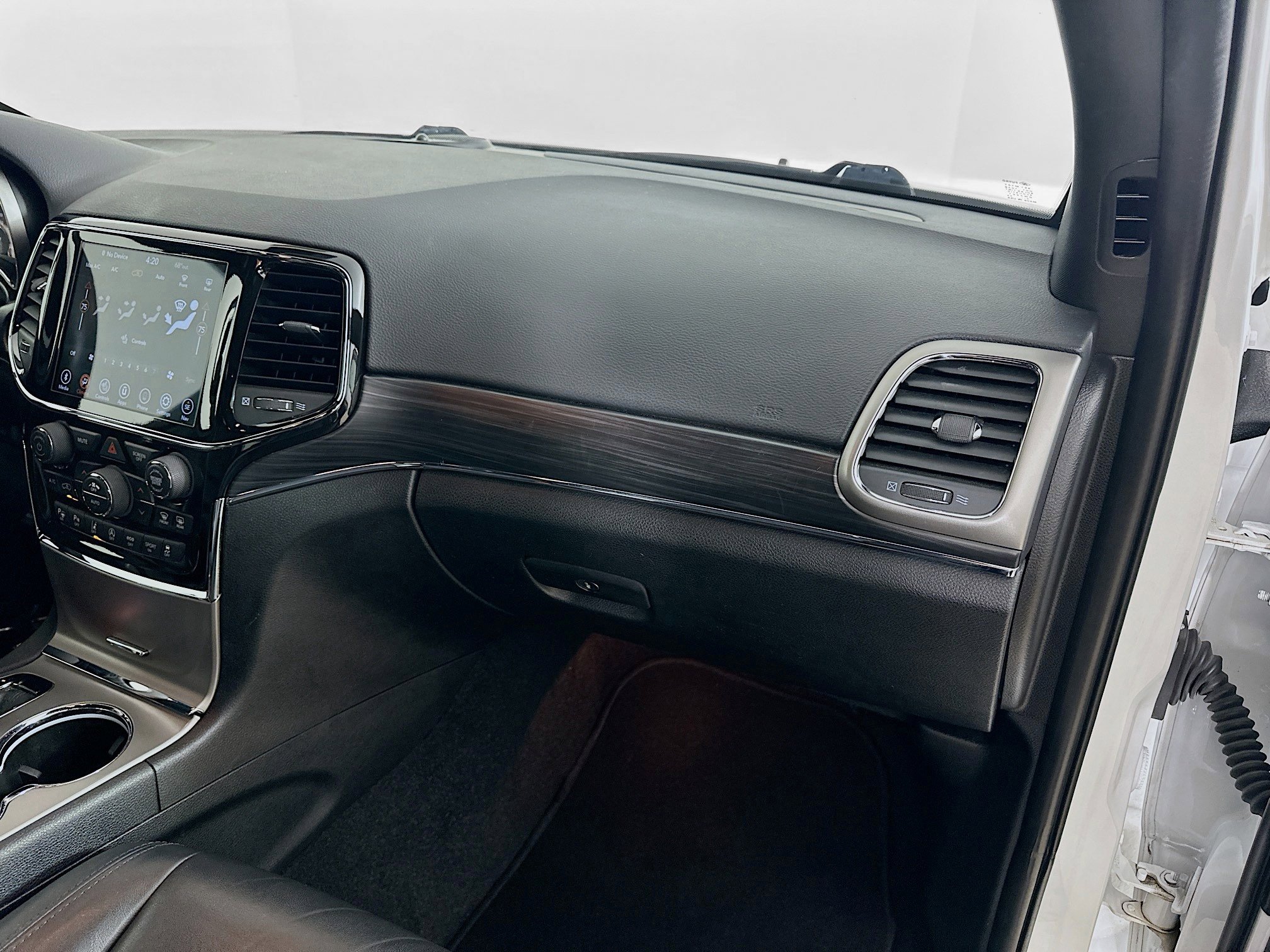 Used 2022 Jeep Grand Cherokee Limited w/ Trailer Tow Group IV image 38