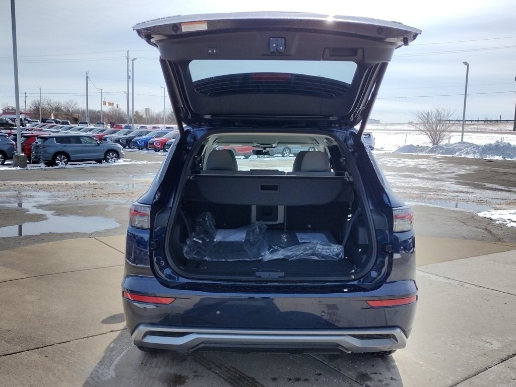 New 2026 Mitsubishi Outlander SE image 16