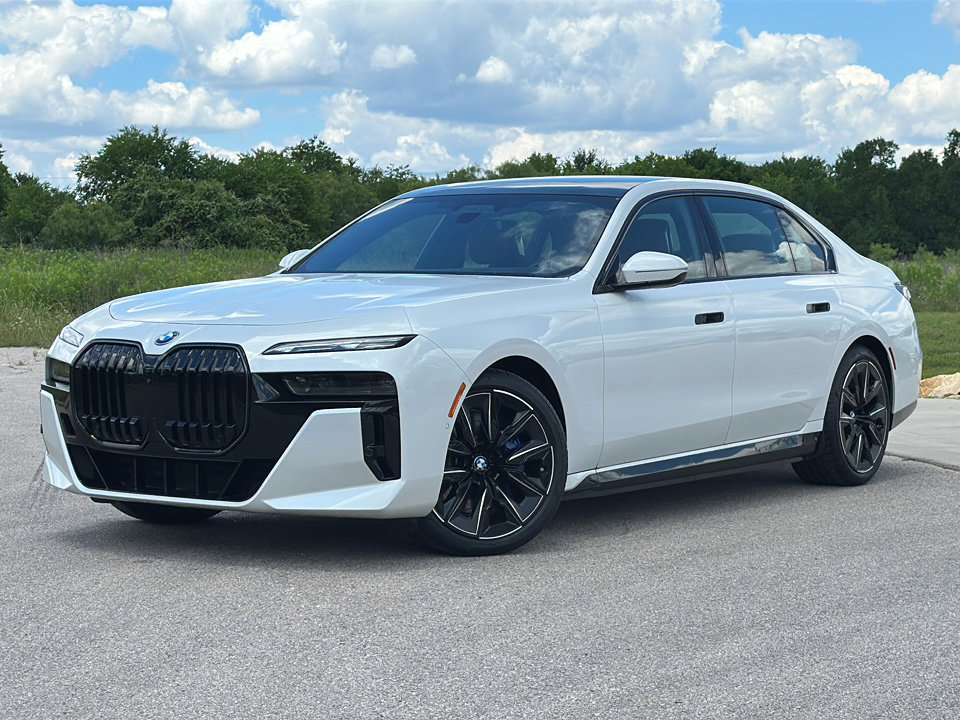 New 2024 BMW i7 xDrive60 w/ Executive Package image 2