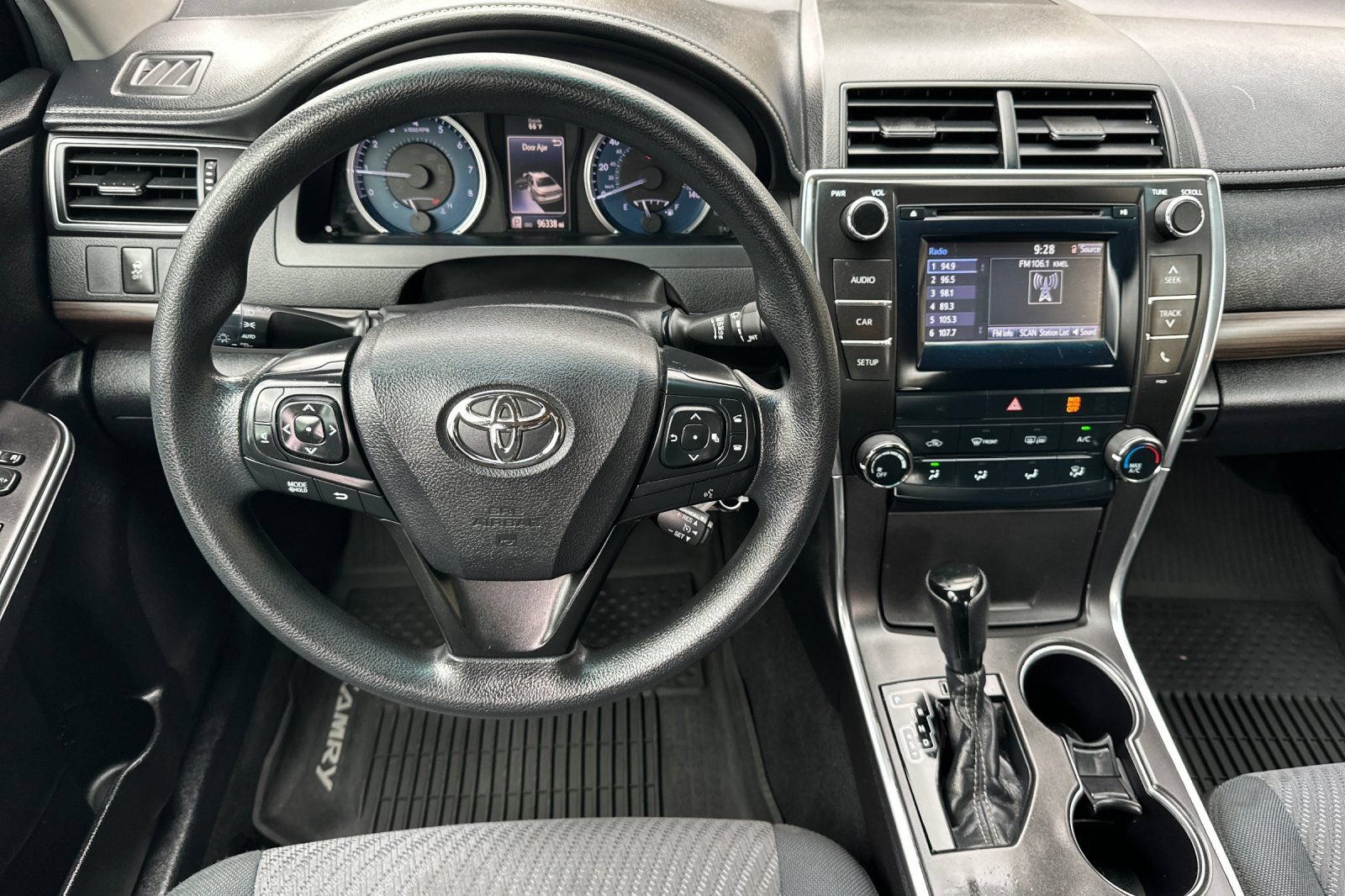 Used 2016 Toyota Camry LE FWD image 13