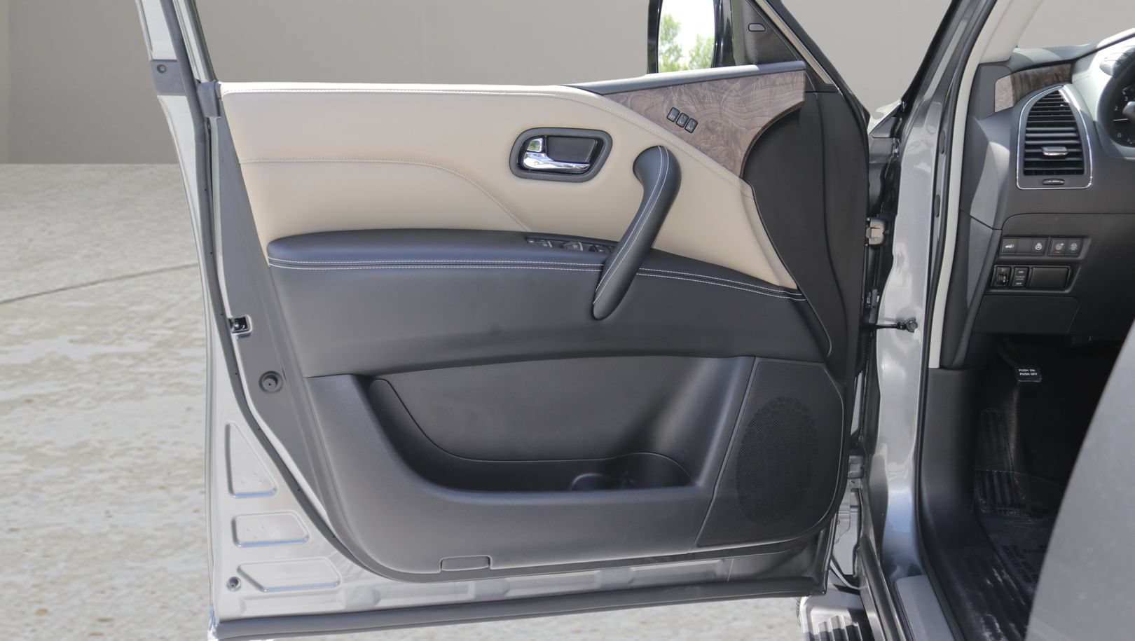 Used 2021 INFINITI QX80 Premium Select w/ Cargo Package RWD image 9
