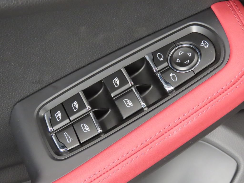 New 2026 Porsche Macan AWD/4WD image 38