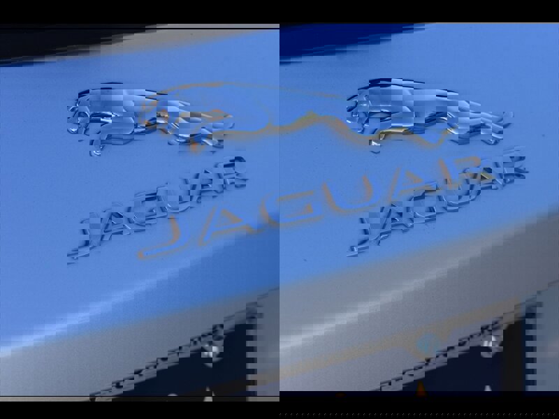 Used 2019 Jaguar F-PACE Premium image 50