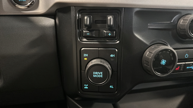 New 2026 Ford F350 XLT w/ XLT Premium Package AWD/4WD image 27