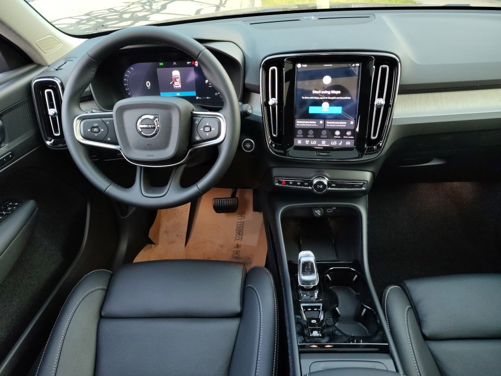 New 2026 Volvo XC40 B5 Plus w/ Protection Package Premier AWD/4WD image 31