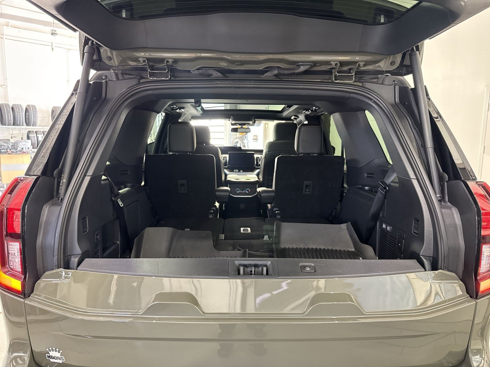 Used 2025 Ford Expedition Tremor AWD/4WD image 27