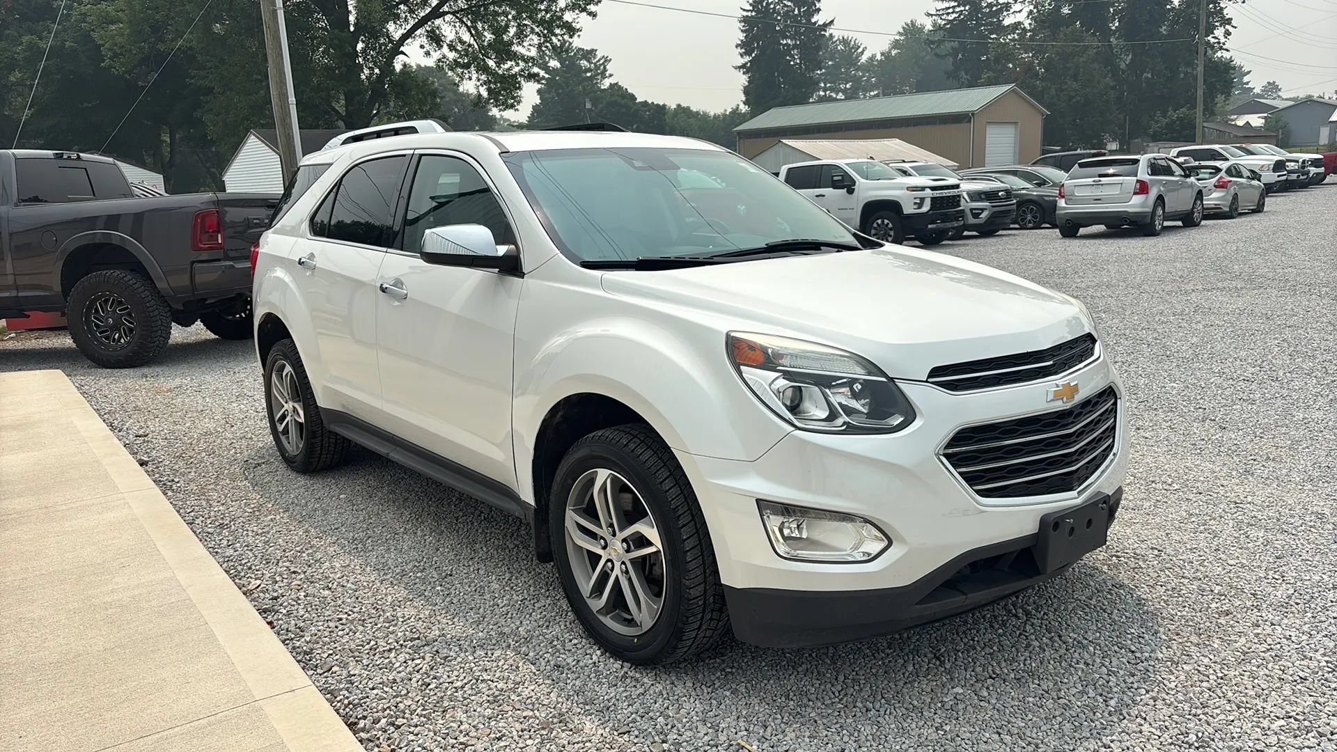 Used 2017 Chevrolet Equinox Premier w/ Enhanced Convenience Package AWD/4WD image 11