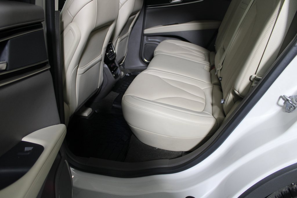 Used 2022 Lincoln Nautilus Reserve image 12