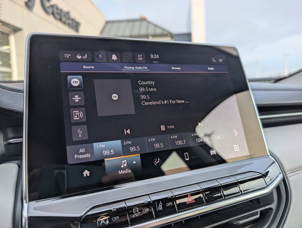 Used 2022 Jeep Compass Limited image 3