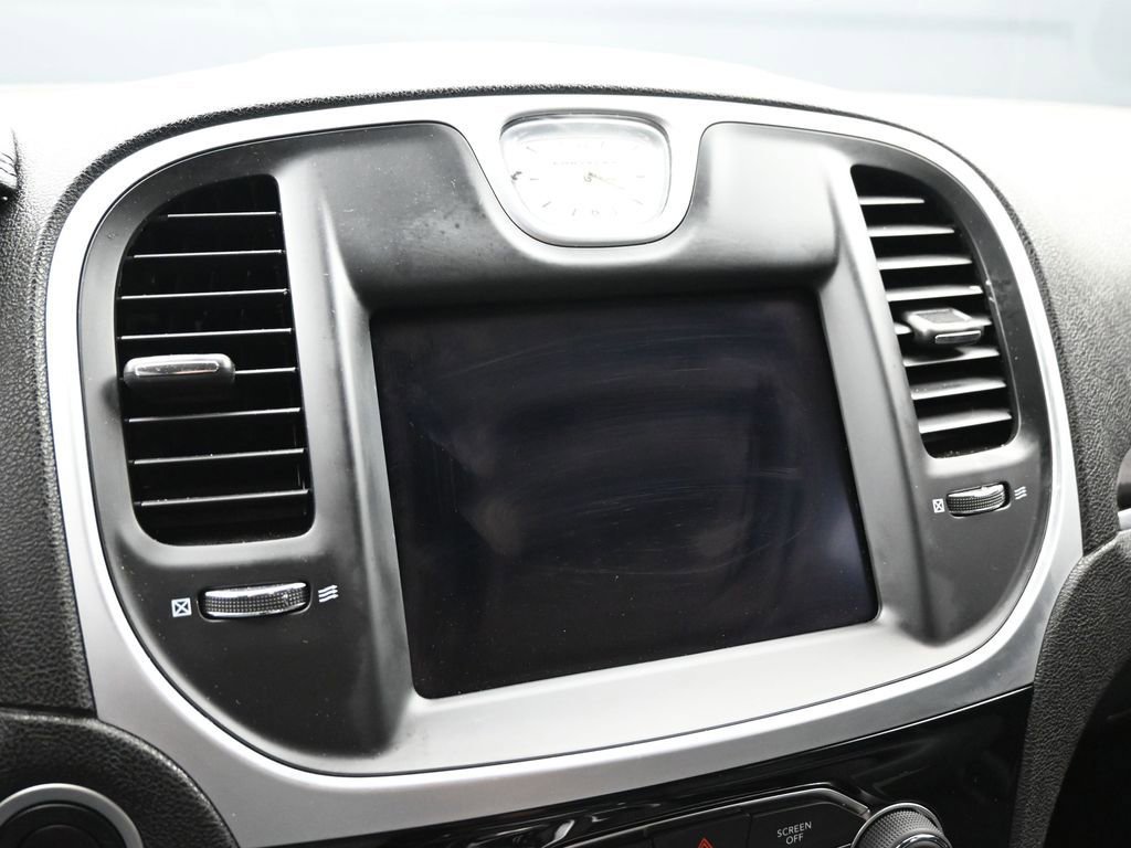 Used 2023 Chrysler 300 Touring w/ Sport Appearance Package image 17