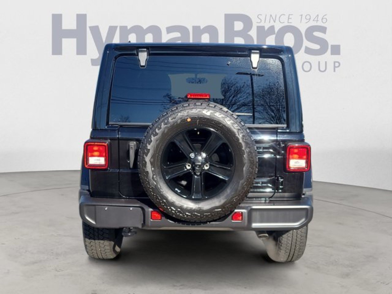 Used 2023 Jeep Wrangler Unlimited Sahara AWD/4WD image 4