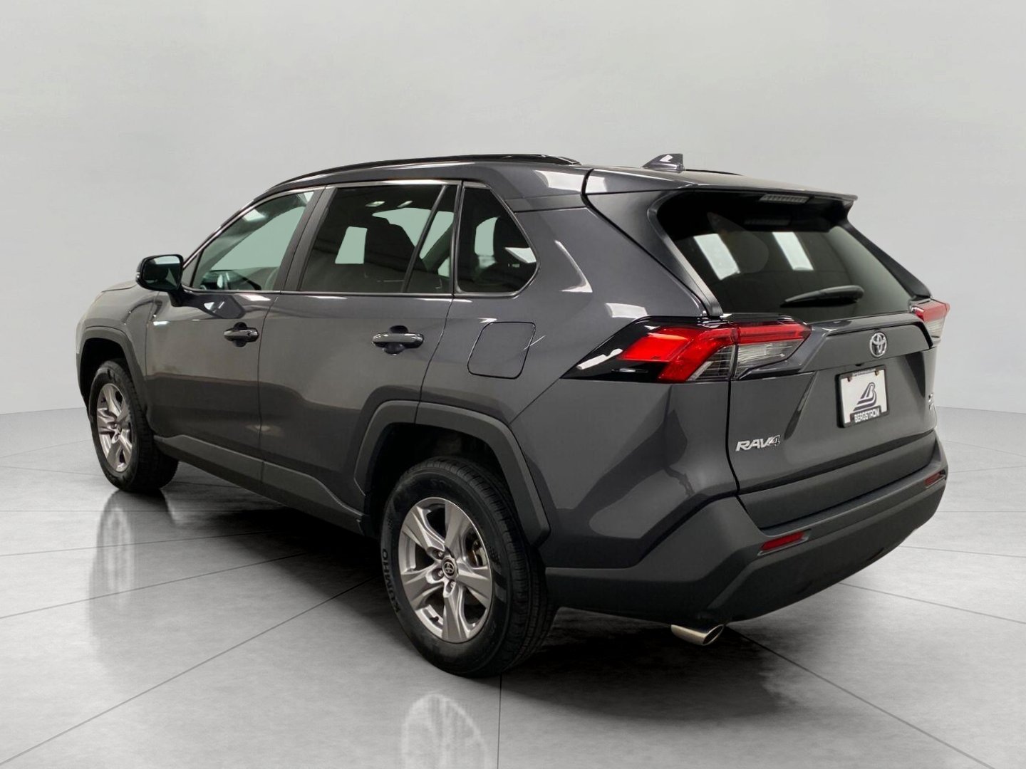 Used 2025 Toyota RAV4 XLE AWD/4WD image 7