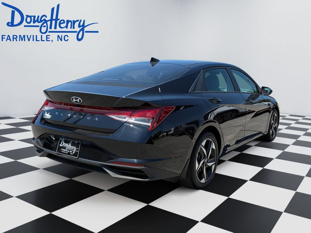 Used 2023 Hyundai Elantra SEL w/ Convenience Package FWD image 5