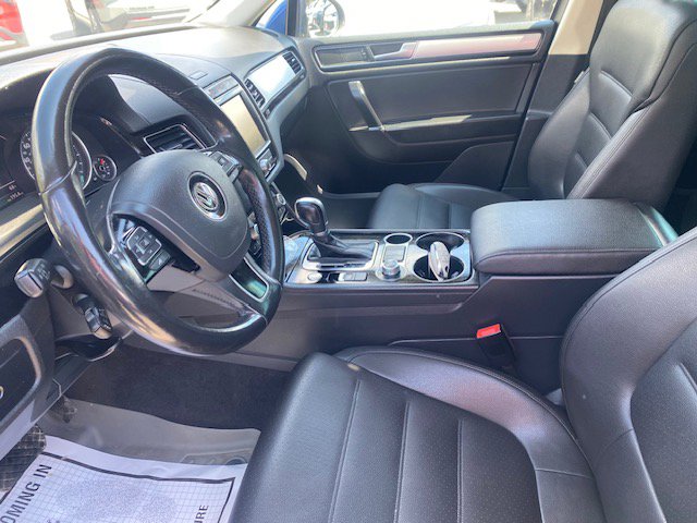 Used 2016 Volkswagen Touareg Sport AWD/4WD image 8