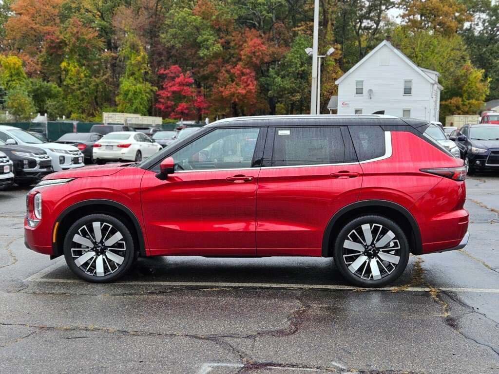 New 2025 Mitsubishi Outlander SEL image 2