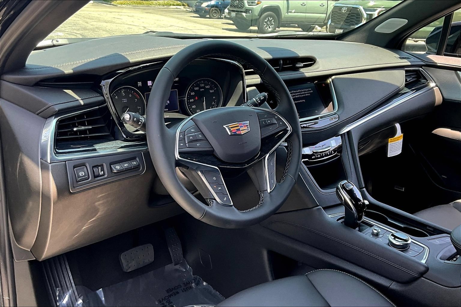 New 2026 Cadillac XT5 Premium Luxury w/ LPO, ONYX Package AWD/4WD image 9
