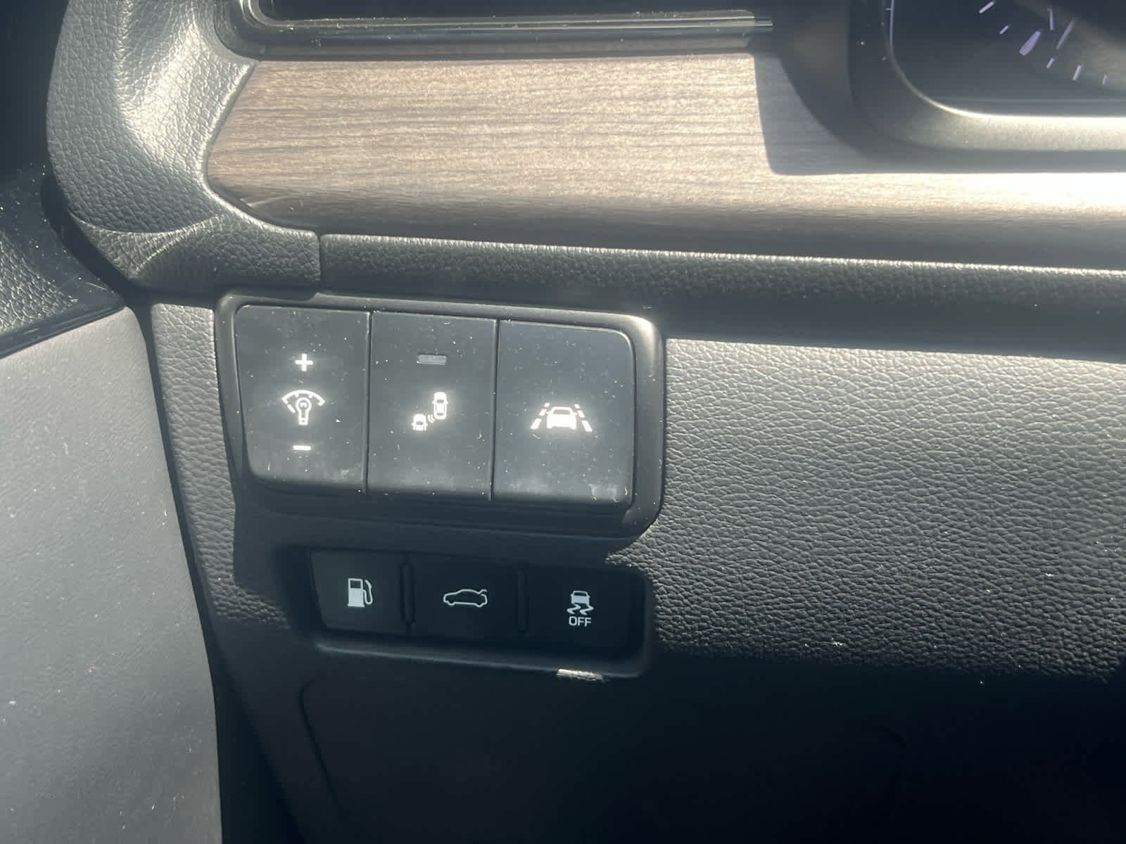 Used 2020 Kia Cadenza Limited image 16