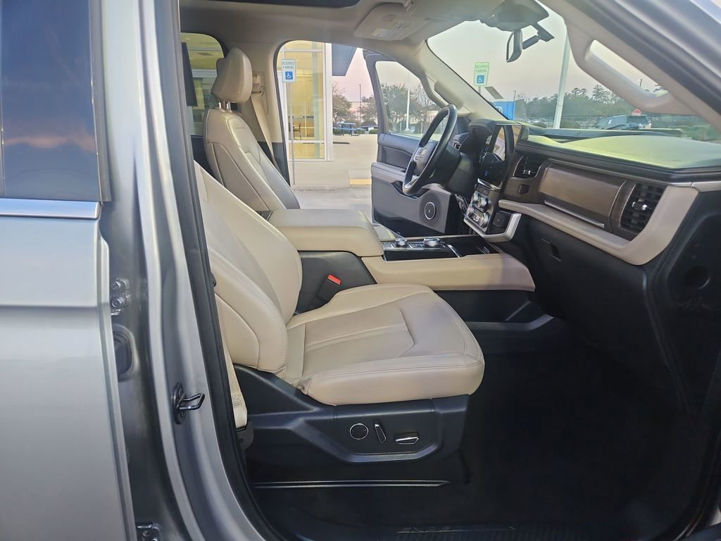 Used 2024 Ford Expedition Limited image 33