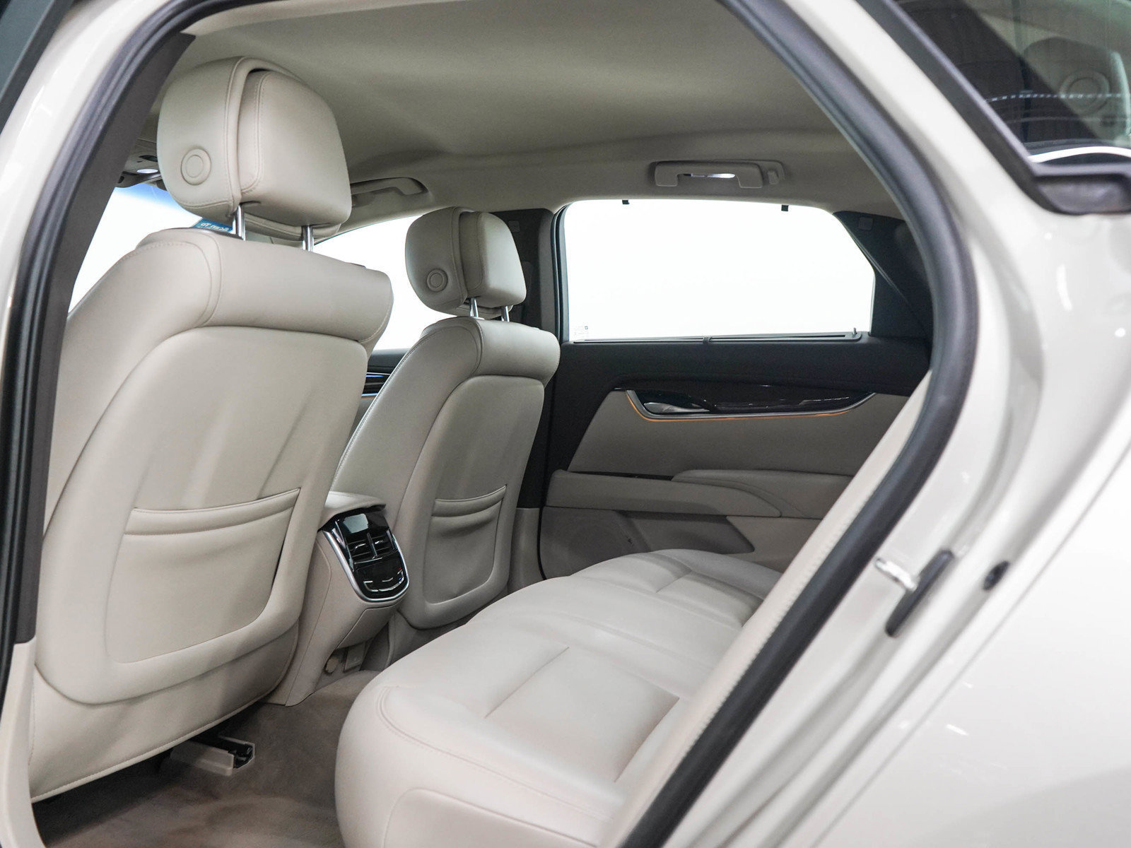 Used 2013 Cadillac XTS Premium FWD image 16