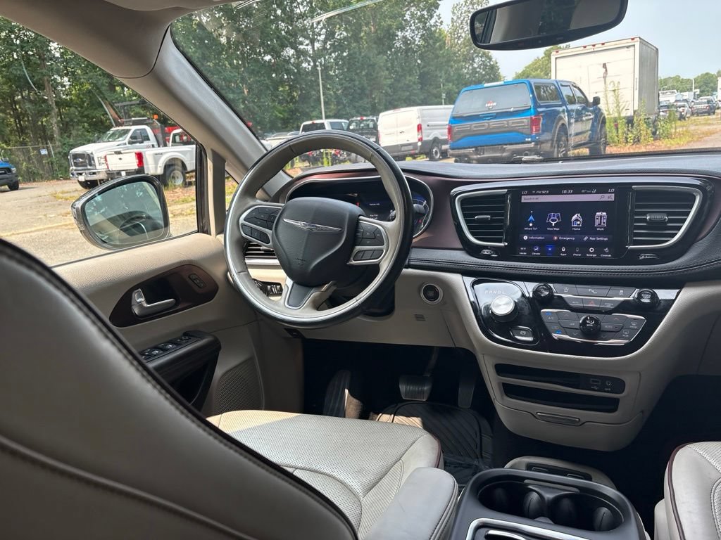Used 2020 Chrysler Pacifica Limited FWD image 9