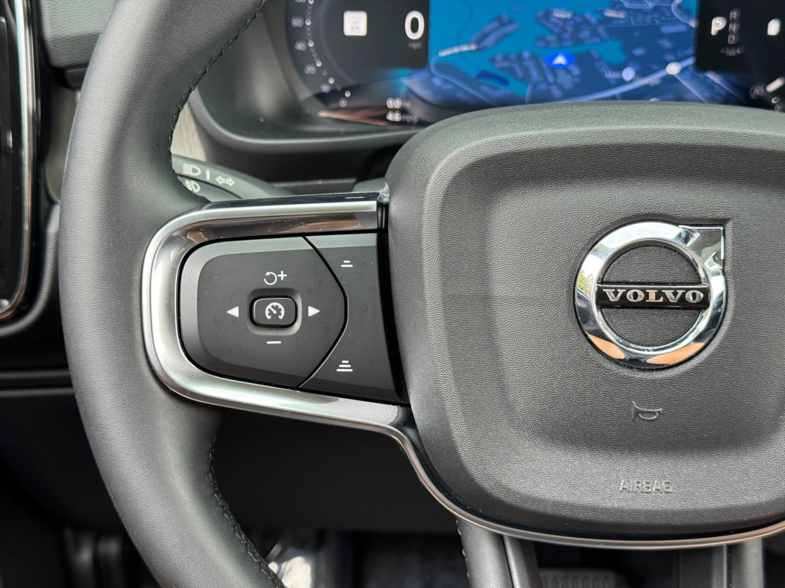 Used 2025 Volvo XC40 B5 Core w/ Climate Package AWD/4WD image 18