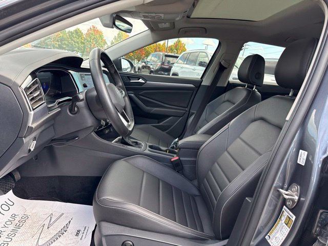 Used 2024 Volkswagen Jetta SE FWD image 22