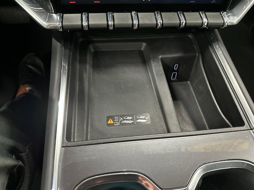 Used 2025 GMC Acadia Elevation image 32