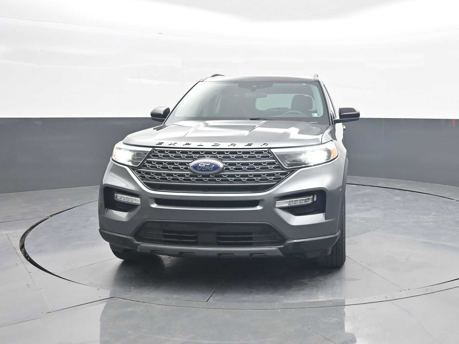 Used 2024 Ford Explorer XLT w/ Equipment Group 202A AWD/4WD image 3