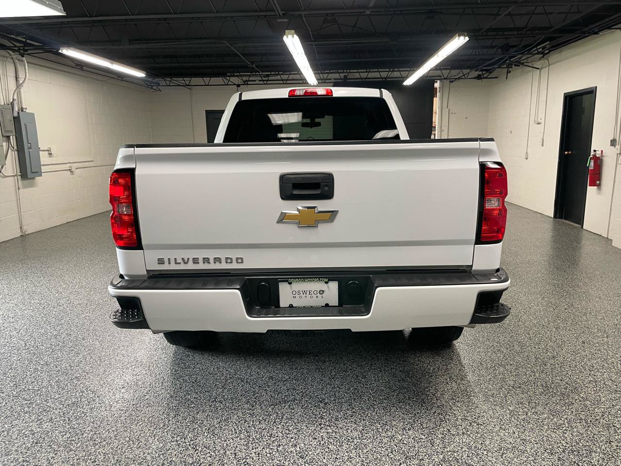 Used 2017 Chevrolet Silverado 1500 Custom w/ Custom Convenience Package AWD/4WD image 7