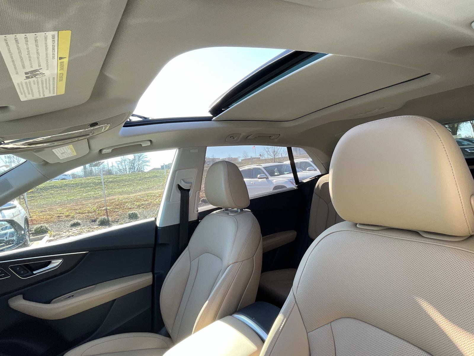 Used 2025 Audi Q8 Prestige w/ Prestige Package image 21