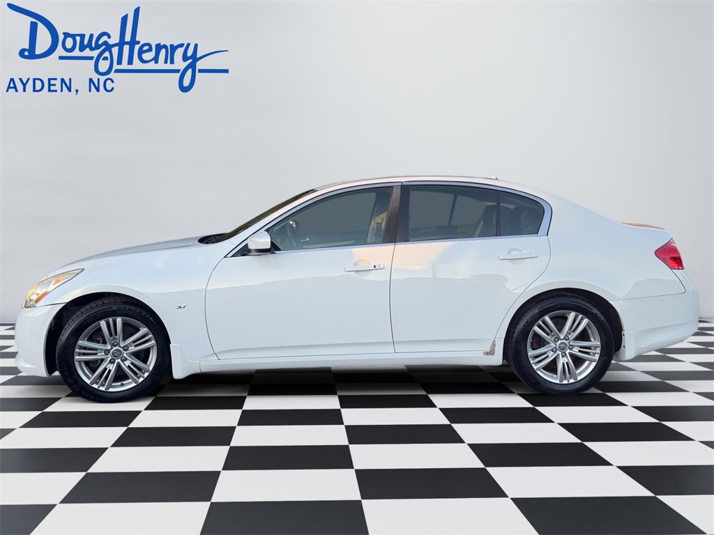 Used 2015 INFINITI Q40 w/ Moonroof Package image 2