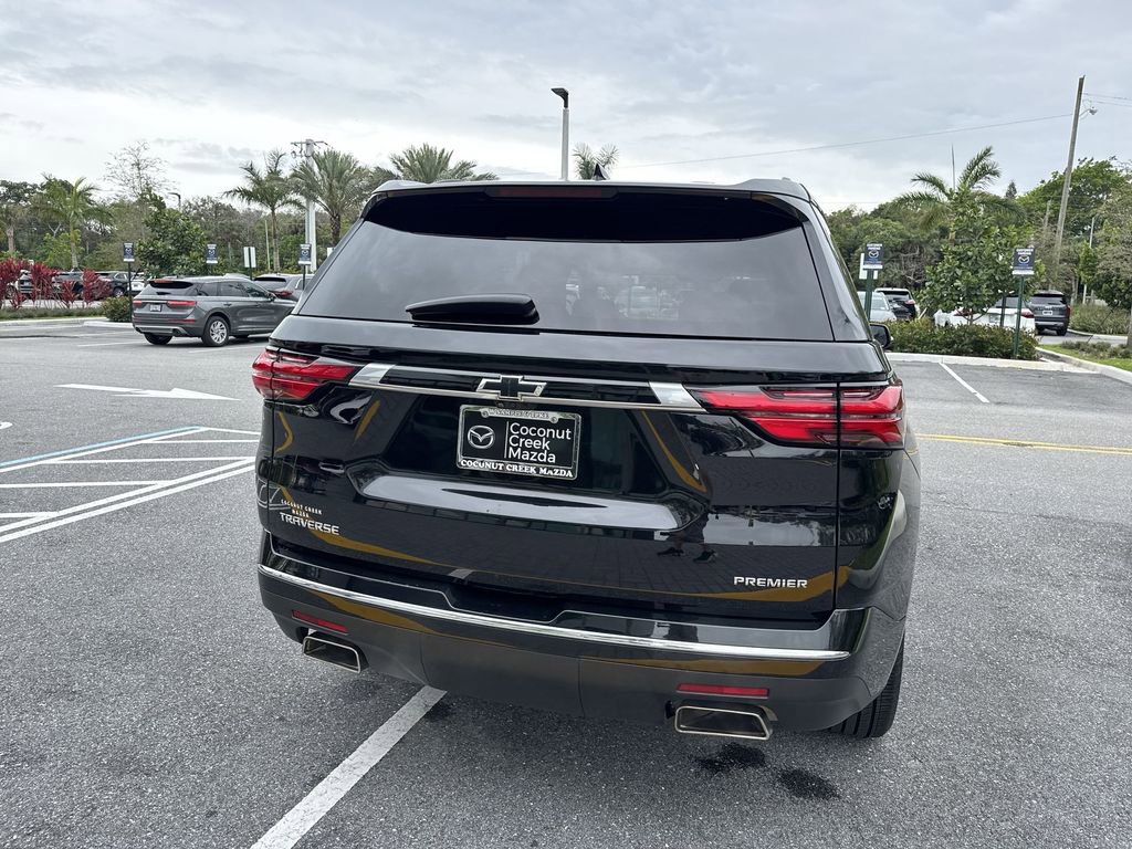Used 2023 Chevrolet Traverse Premier FWD image 25