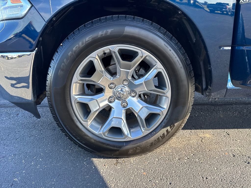 Used 2020 RAM 1500 Classic SLT w/ Luxury Group image 26