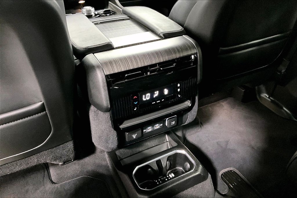 Used 2024 Jeep Wagoneer Series III w/ Premium Group I AWD/4WD image 30