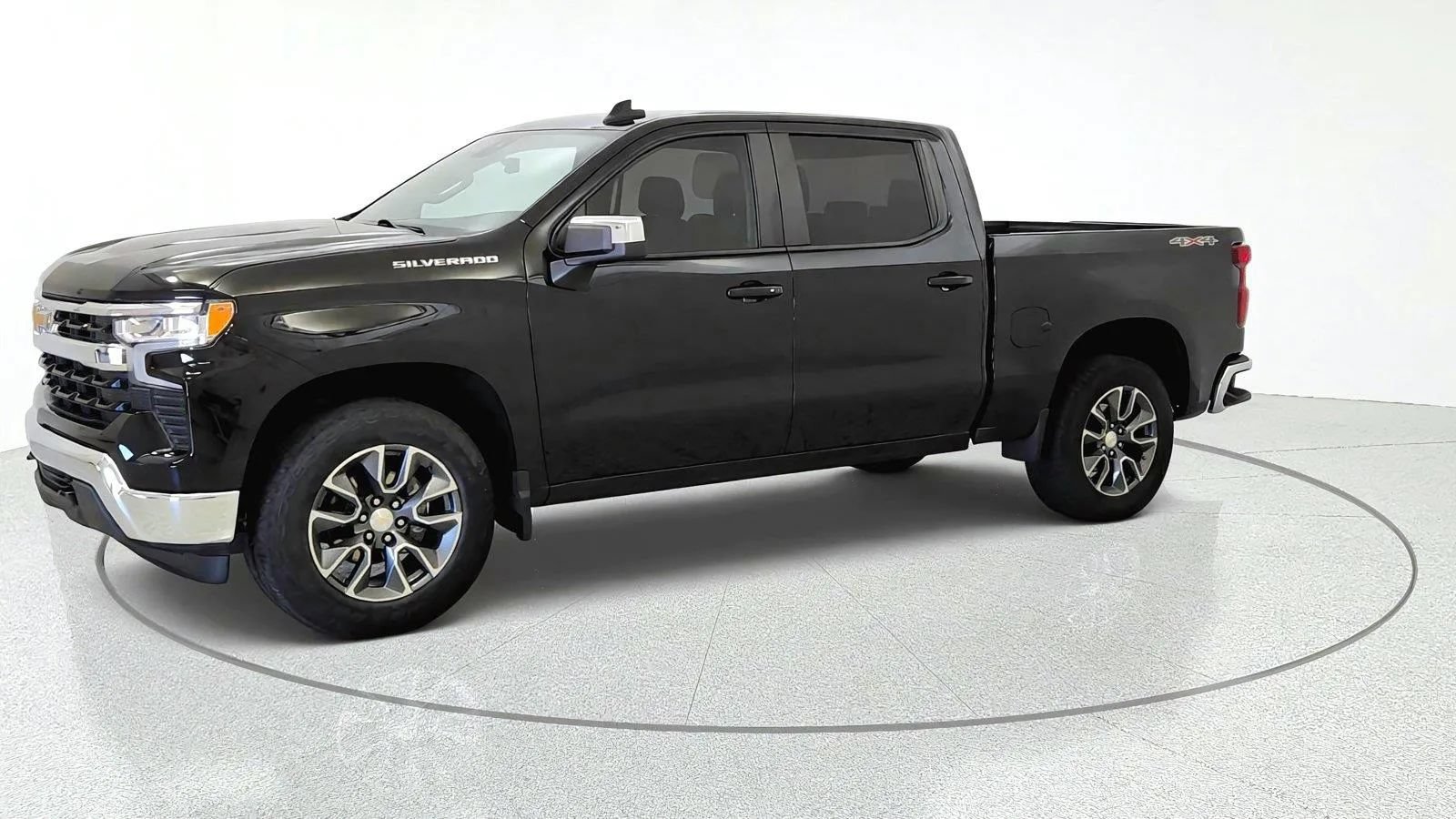 Used 2024 Chevrolet Silverado 1500 LT AWD/4WD image 4