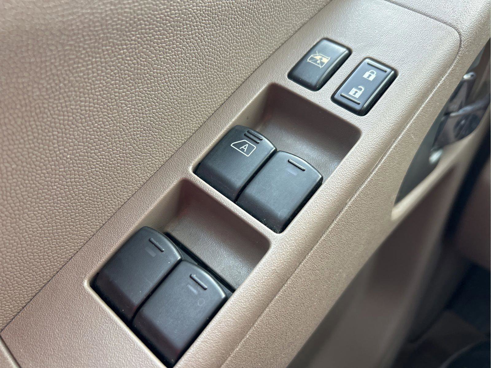 Used 2010 Nissan Frontier SE RWD image 24